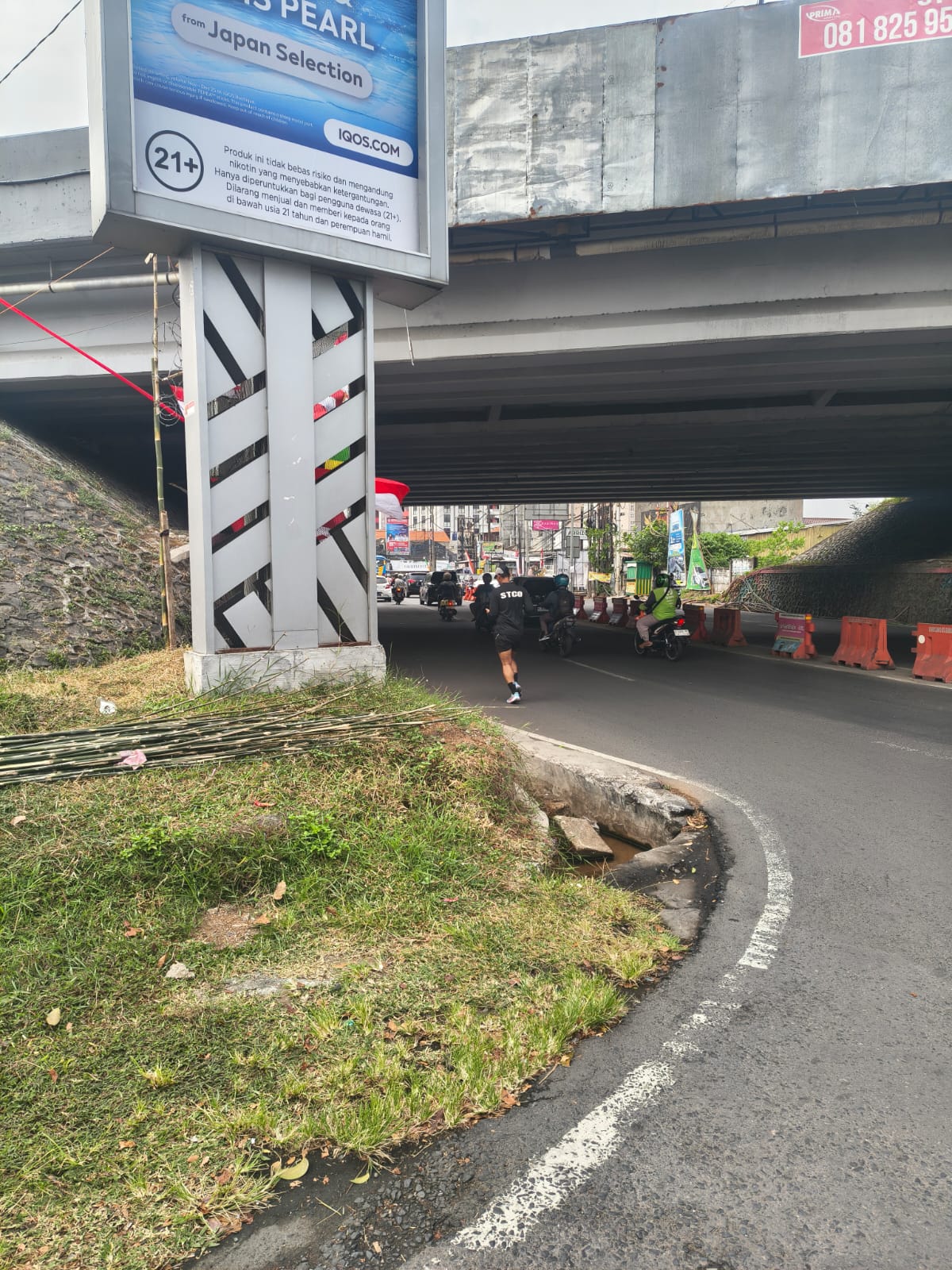 Judul Aduan : Parit saluran air menjorok jalan tepat tikungan bawahContoh :Tikungan bawah