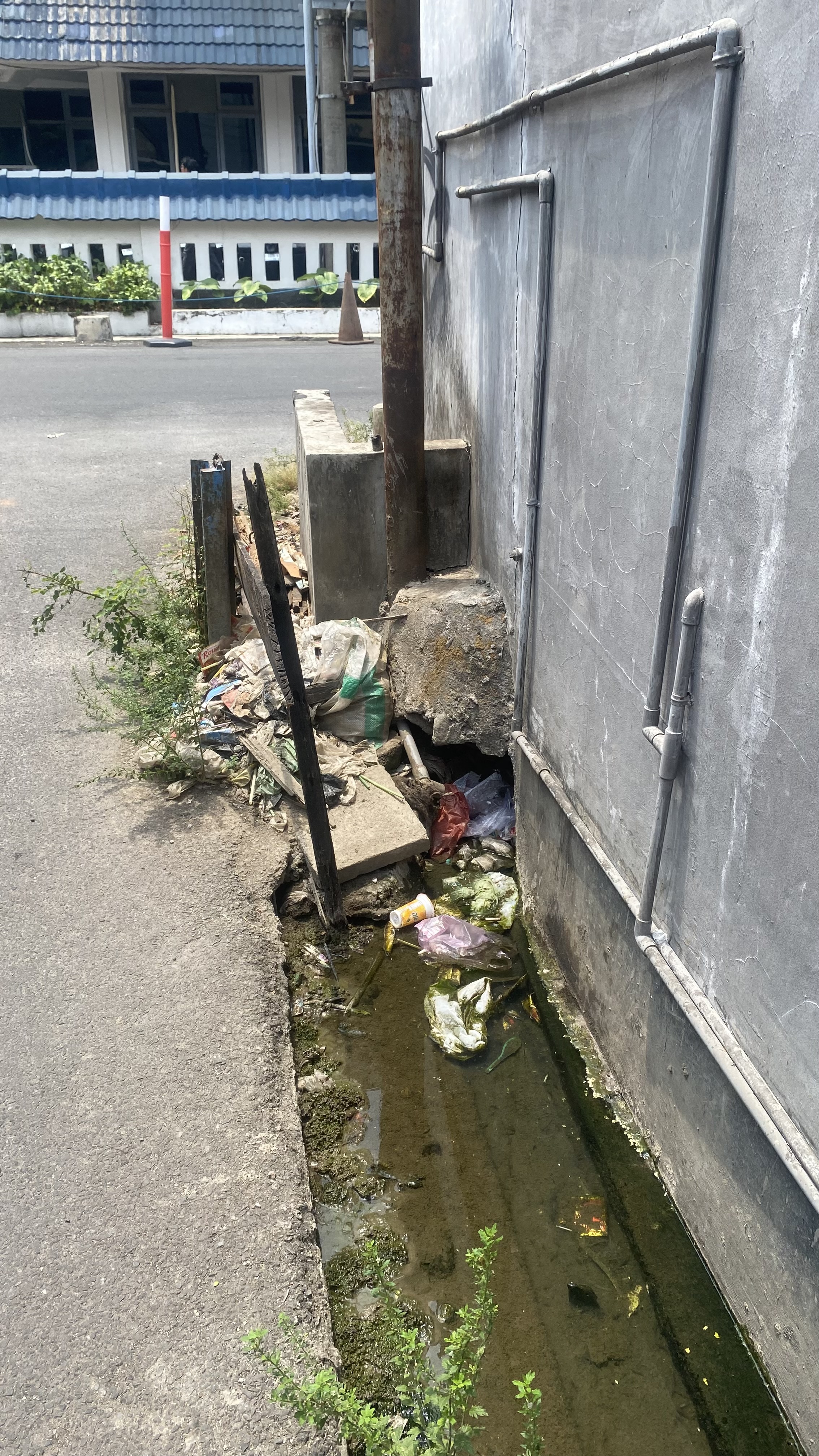 sampah menyumbat digot